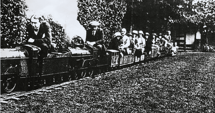 Miniature railway around the gardens and lake